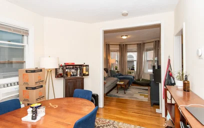 Gesamte Unterkunft im Wohnheim in der 19, Marcella St., Unit 1, Wellington, Cambridge, MA, 02141, bild 1 von 15