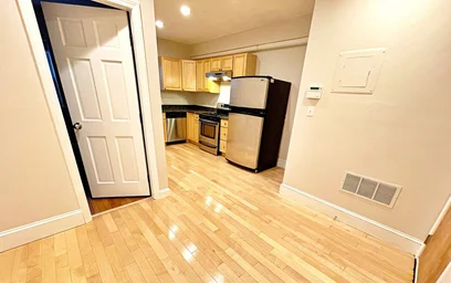 Appartamento intero in residence in 182, Cottage St., Unit 101, East Boston, Boston, MA, 02128, immagine 9 di 21