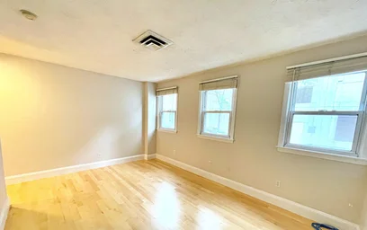 Appartamento intero in residence in 182, Cottage St., Unit 101, East Boston, Boston, MA, 02128, immagine 3 di 21