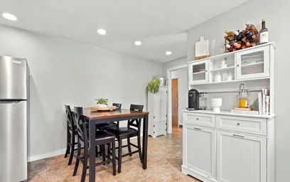 Appartamento intero in residence in 1001, Adams St., Unit 1, Dorchester, Boston, MA, 02122, immagine 1 di 16