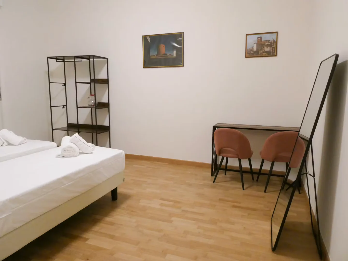 Chambre d'étudiant économique avec emplacement pratique dans