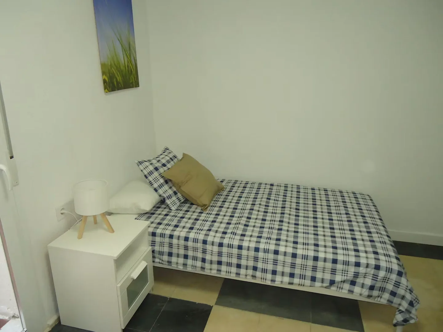 Zimmer in Studentenwohnung in  zu vermieten, voll möbliert