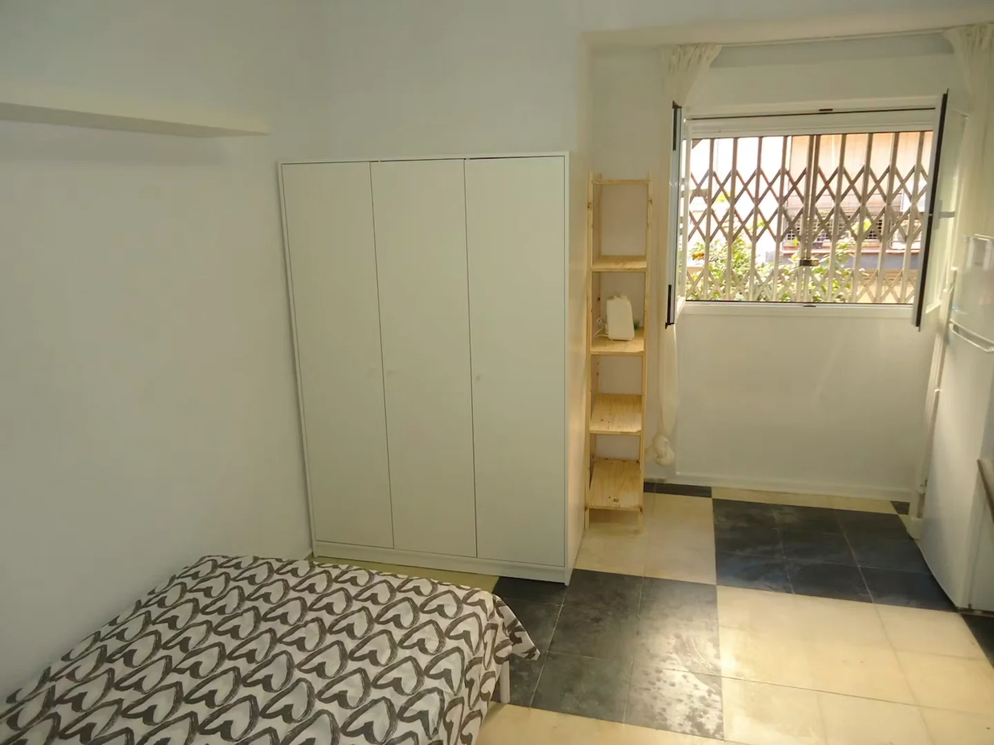 Zimmer in Studentenwohnung in  zu vermieten, voll möbliert
