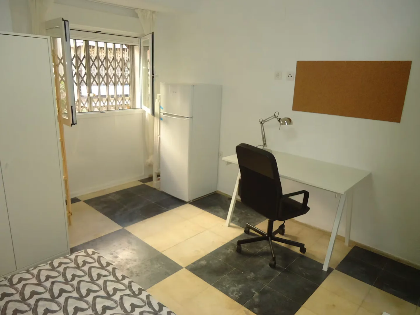 Bezahlbares Zimmer für Studenten mit ausreichender Beleuchtung in 
