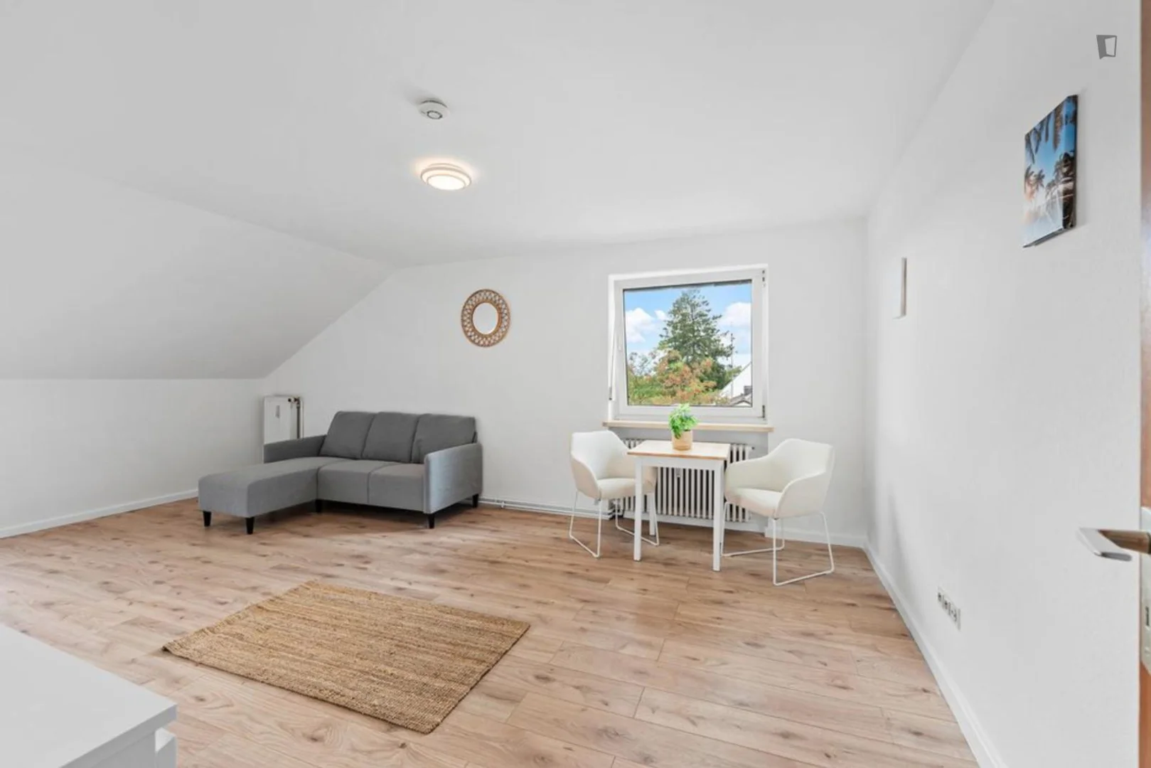Chambre d'étudiant à avec espace d'étude et installations communes