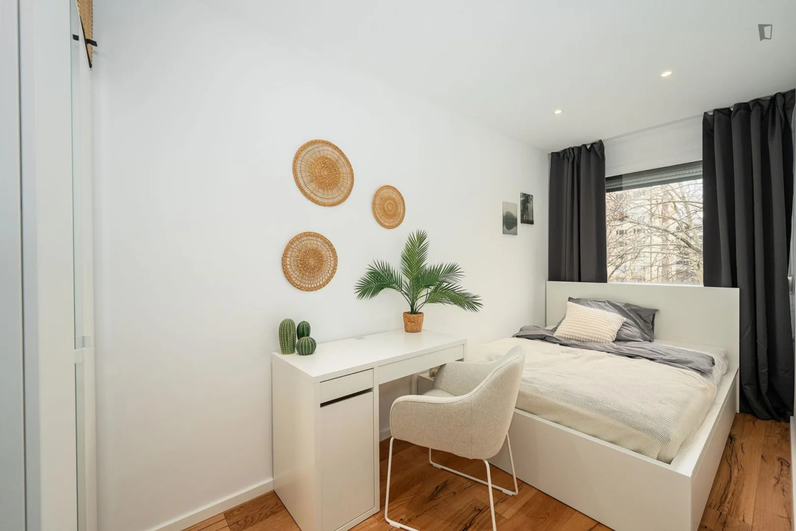 Chambre confortable pour étudiants disponible dans 