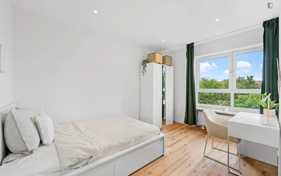 Room for rent in a shared flat in {area}