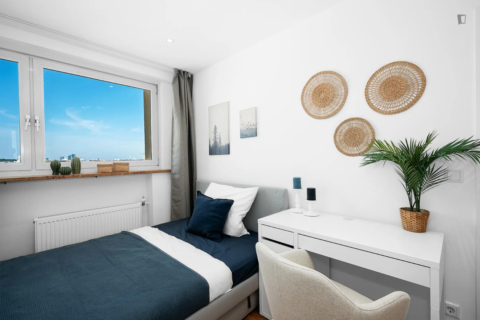 Chambre d'étudiant à avec espace d'étude et installations communes
