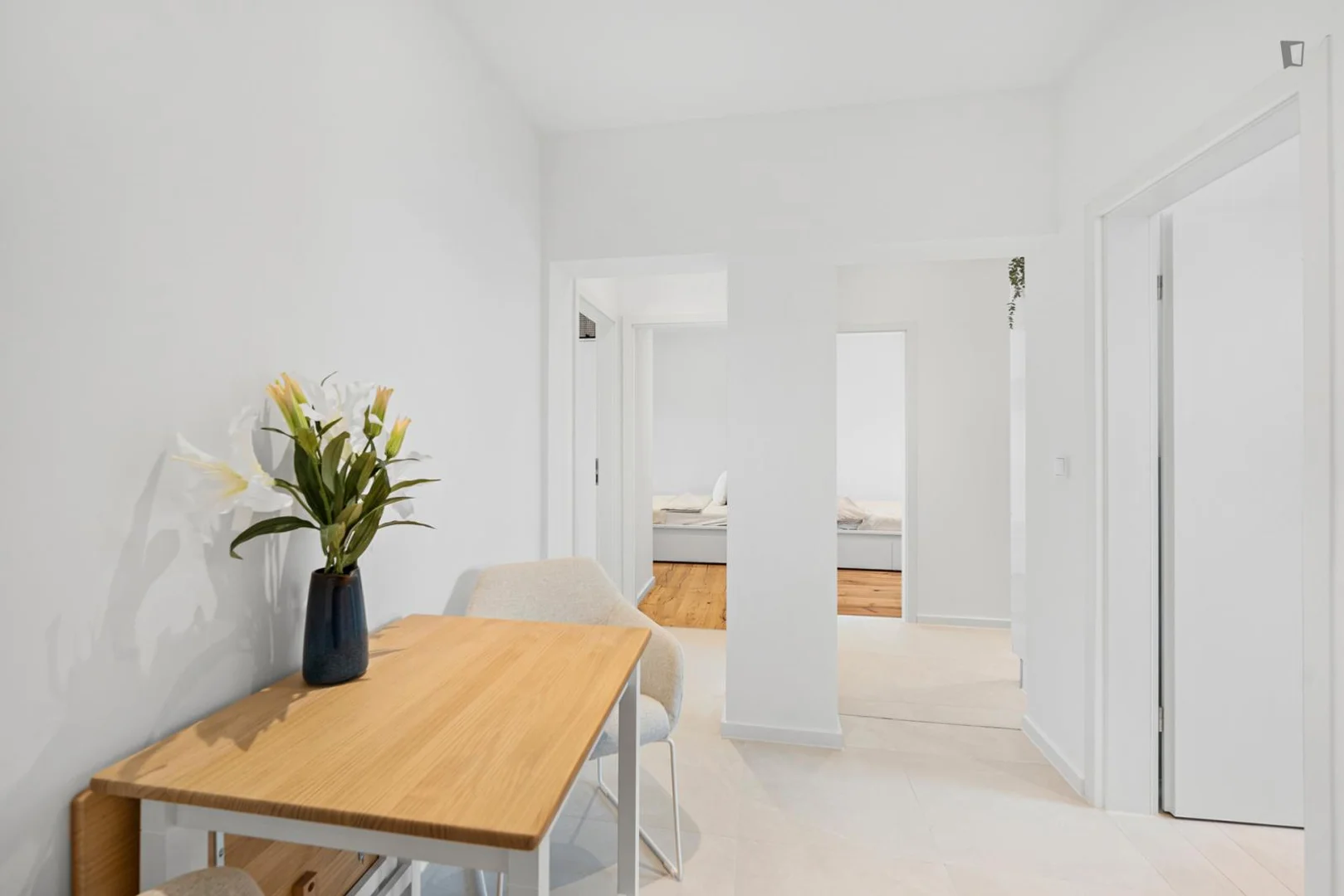 Room for rent in student apartment in , fully furnished