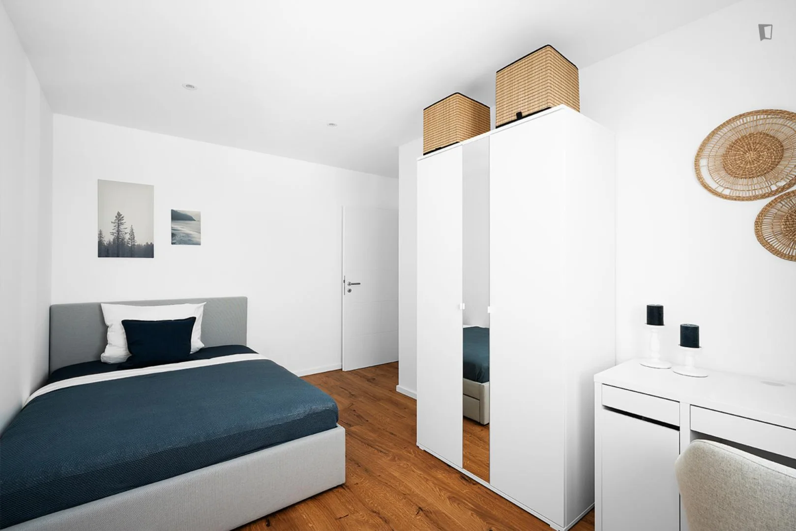 Chambre abordable pour les étudiants avec un bon éclairage dans 