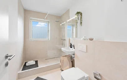 Private room at Elisabethstraße, image 8 of 10
