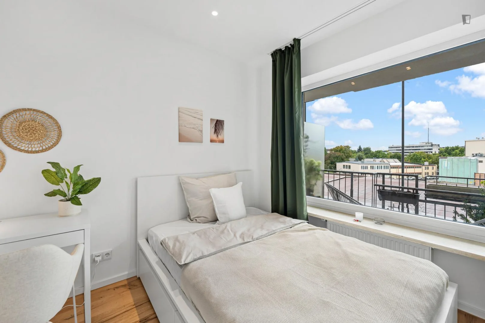 Budget-friendly student room close to campus in