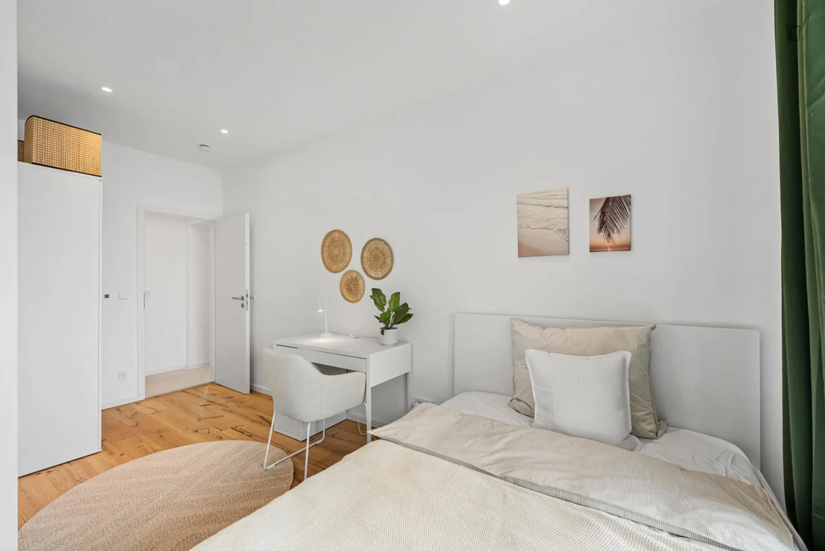 Student-friendly room in with modern amenities
