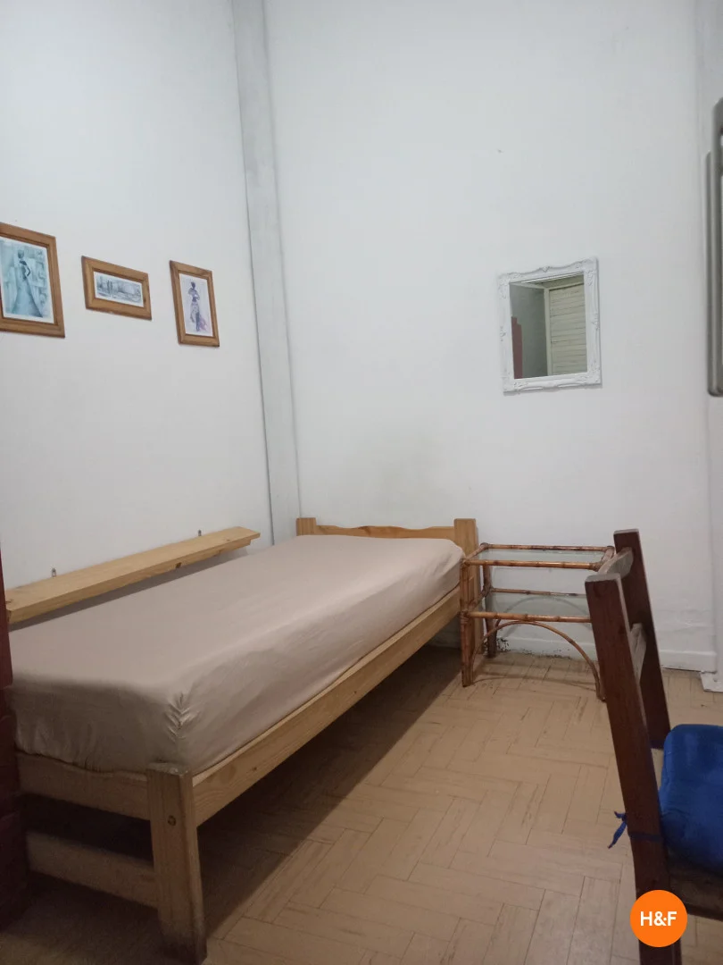 'de modern olanaklara sahip öğrenci dostu oda