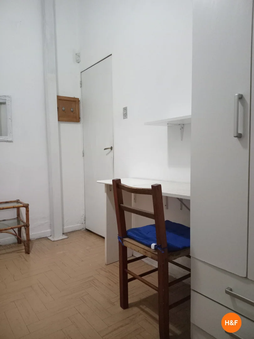 'de öğrenci dairesinde, tamamen mobilyalı kiralık oda