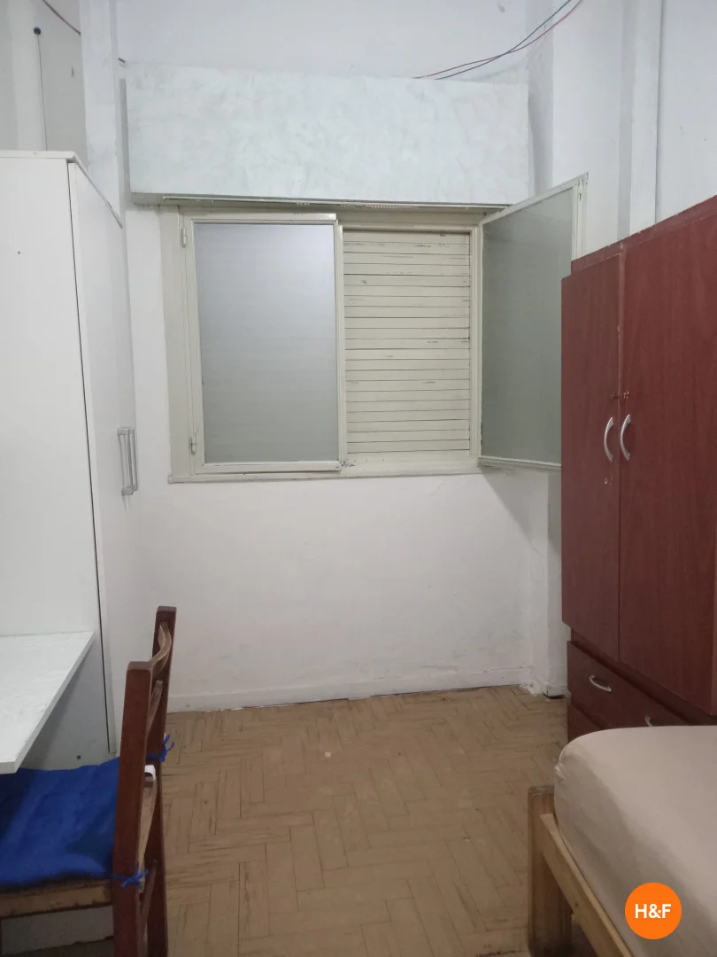 Öğrenciler için rahat oda  bölgesinde mevcut
