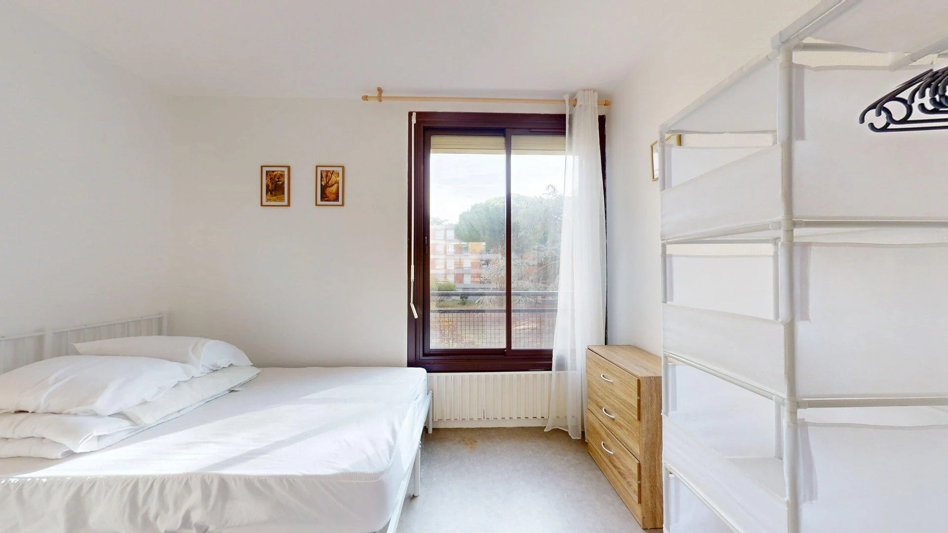 Habitación asequible para estudiantes con buena iluminación en 