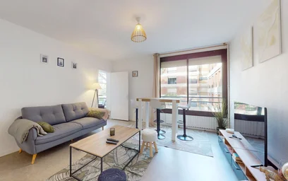 Habitación en alquiler con cama doble {area}