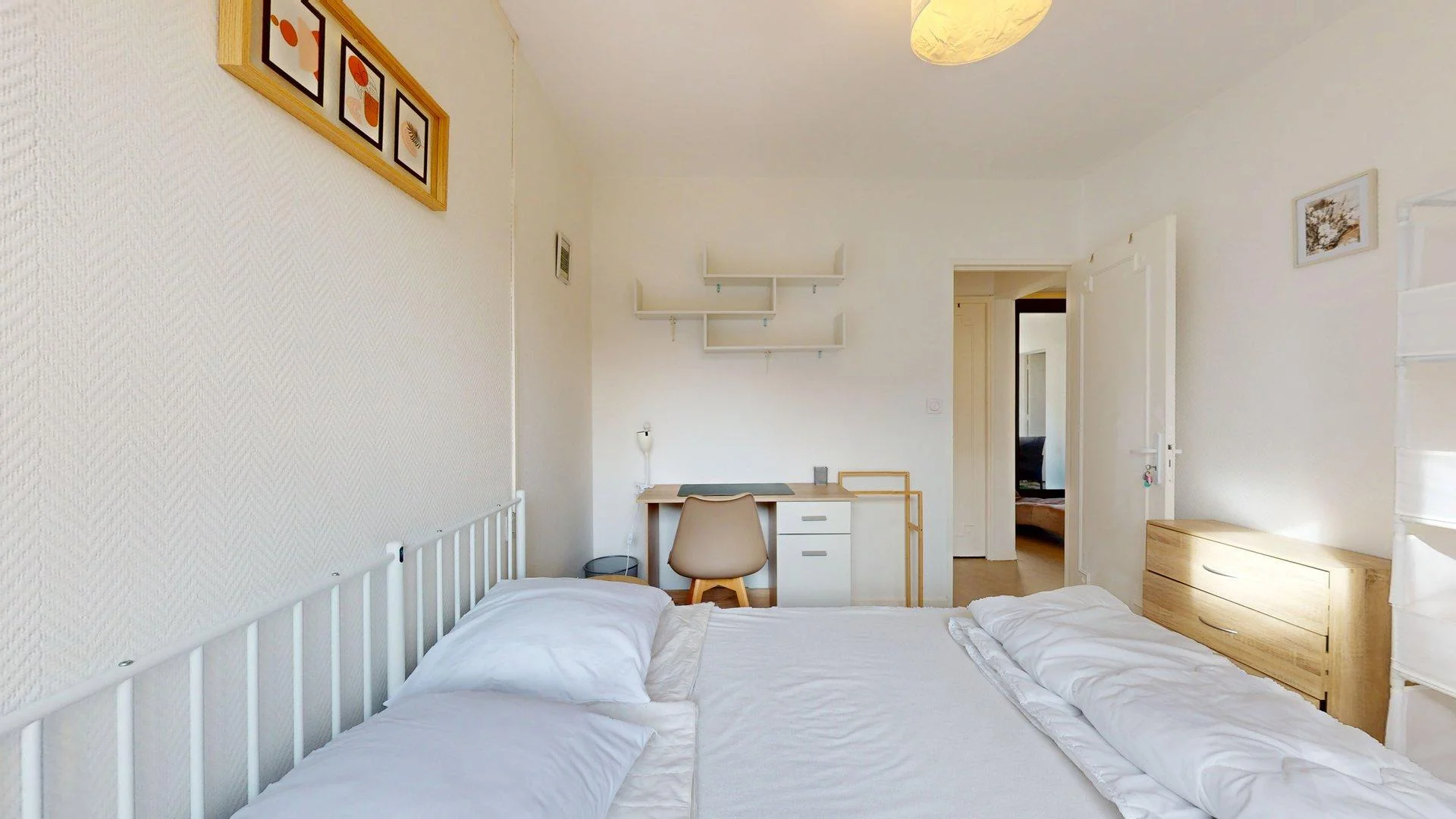 Habitación estudiantil económica cerca del campus en 