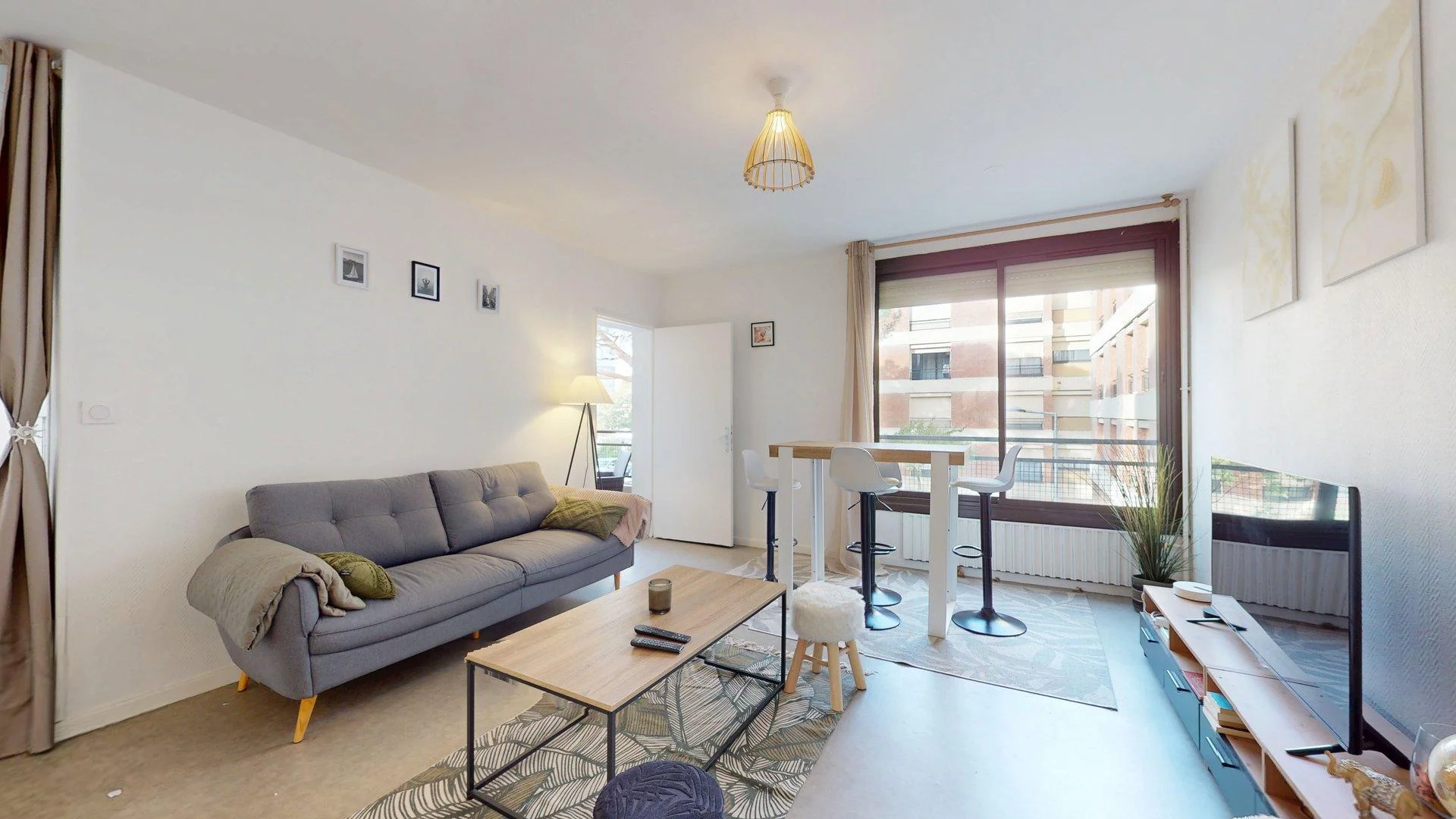 Habitación estudiantil amplia y cómoda en 