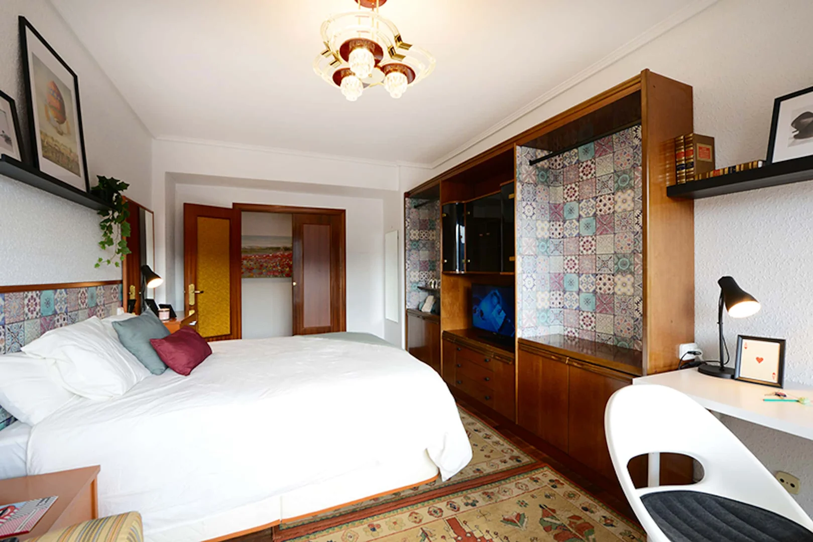 Quarto para alugar em apartamento de estudantes em , totalmente mobilado