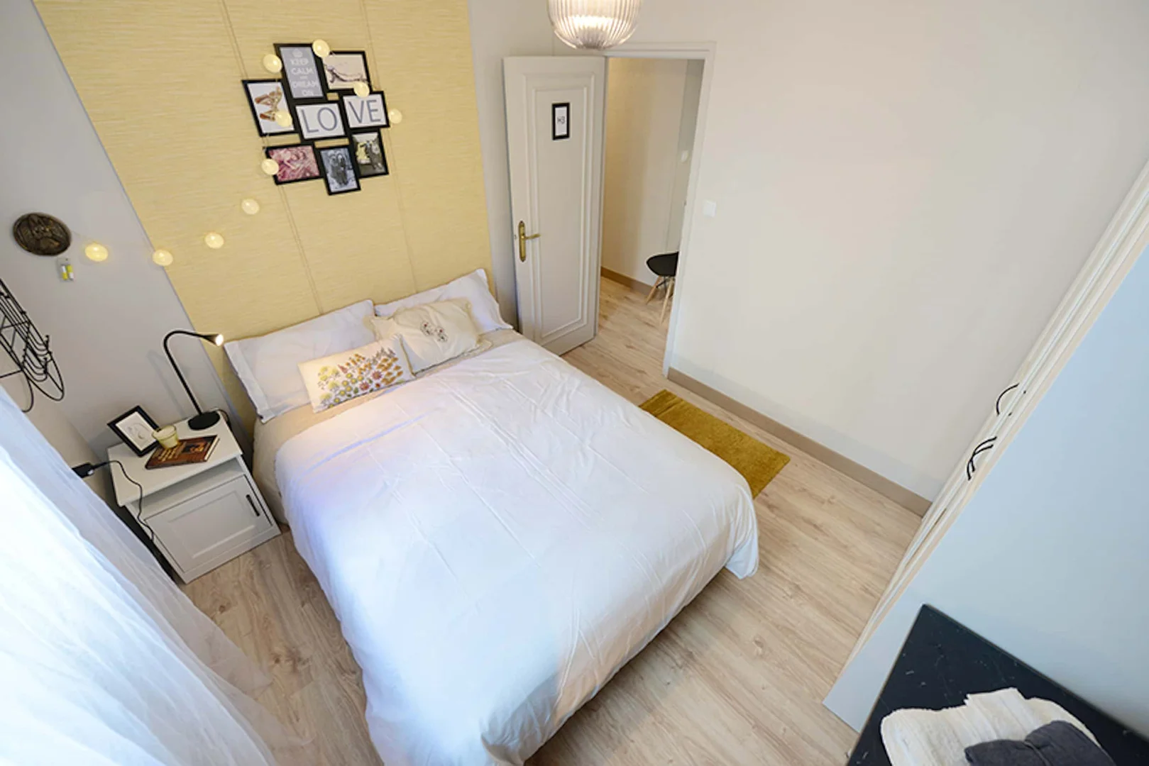 Quarto de estudante confortável e espaçoso em 