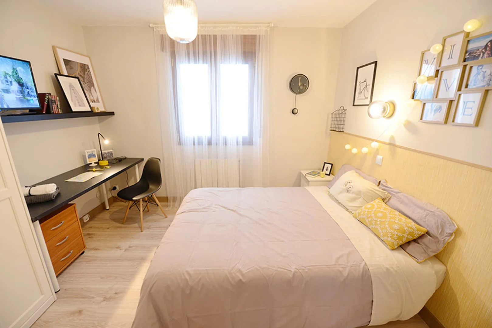 Quarto de estudante económico com localização conveniente em 