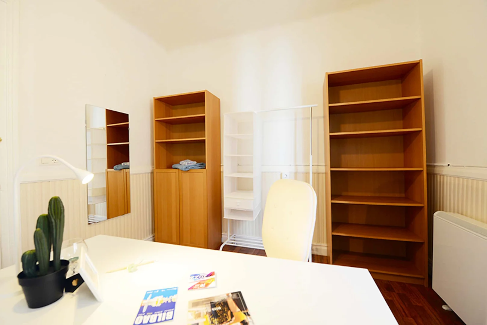 Quarto de estudante económico com localização conveniente em