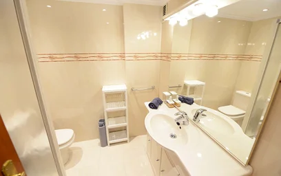 Quarto privado em Amadeo Deprit Kalea, 48006 Bilbo, Bizkaia, Spain, imagem 3 de 16