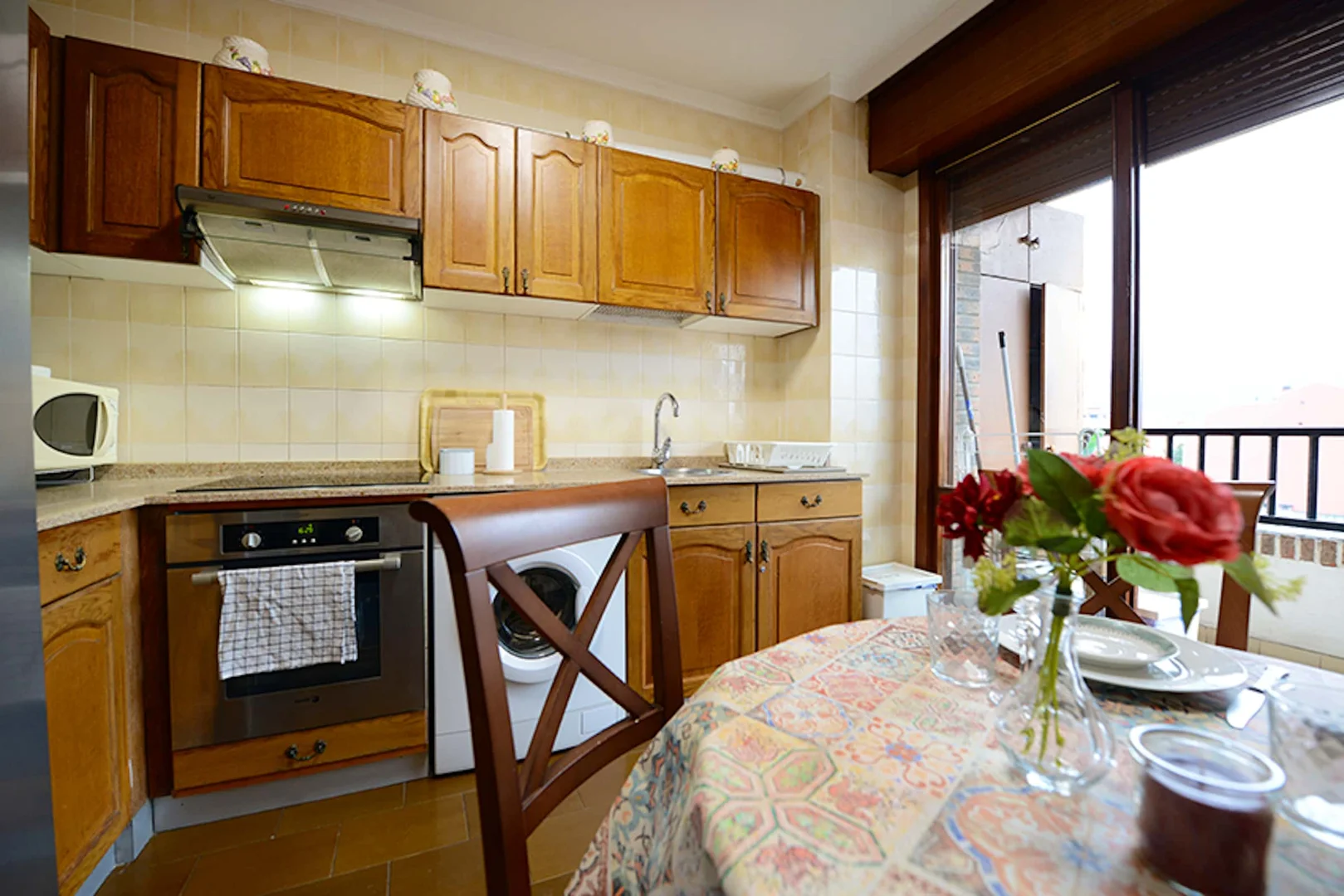 Quarto para alugar em apartamento de estudantes em , totalmente mobilado