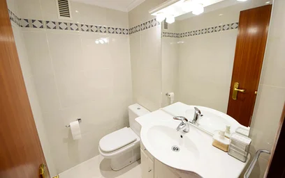Quarto privado em Amadeo Deprit Kalea, 48006 Bilbo, Bizkaia, Spain, imagem 10 de 14