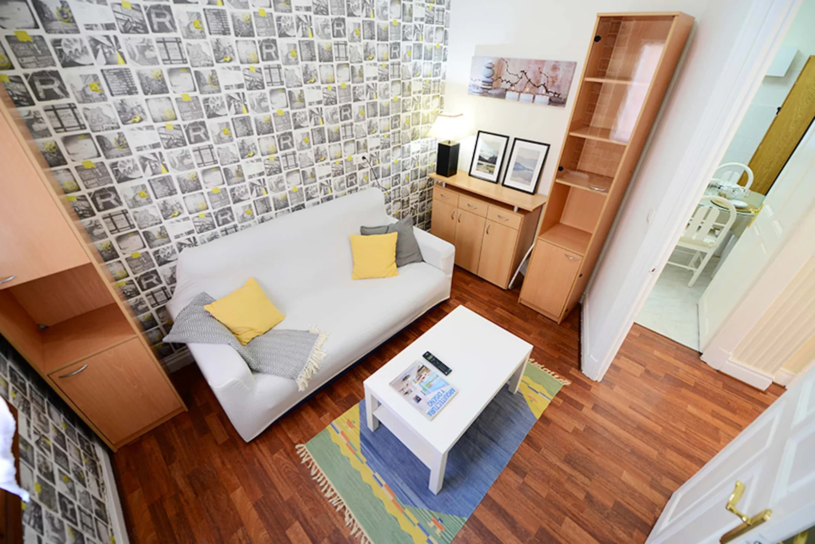 Quarto de estudante confortável e espaçoso em