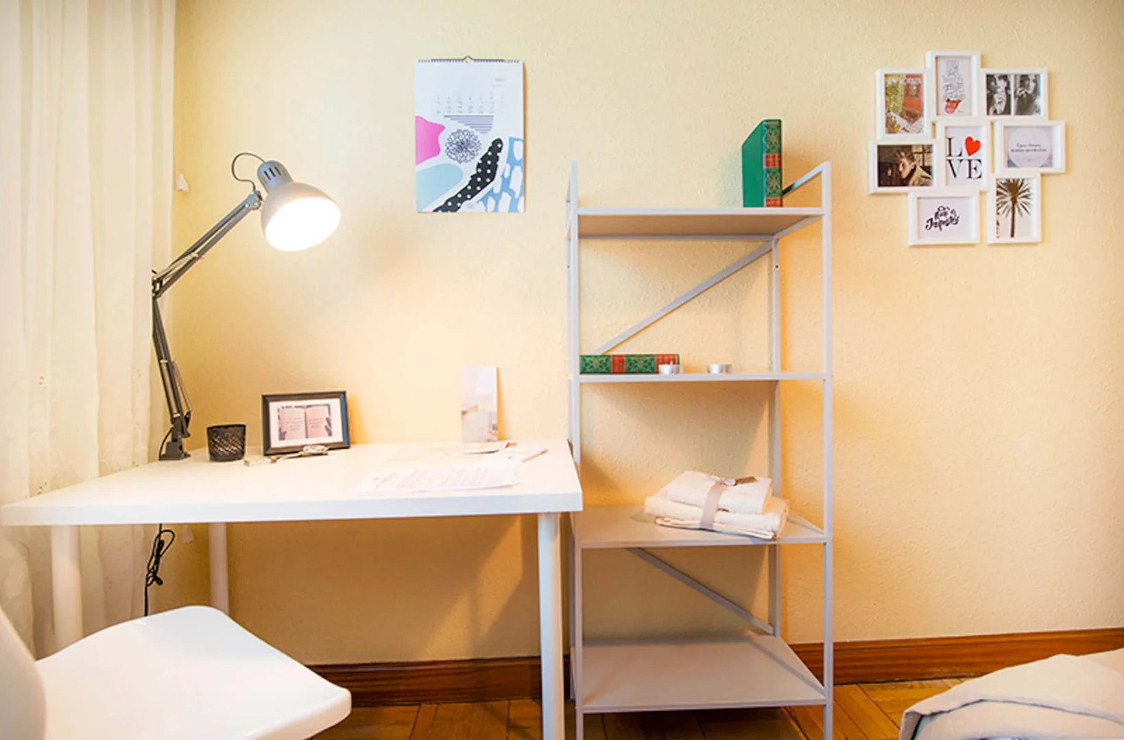 Quarto amigo do estudante em com comodidades modernas