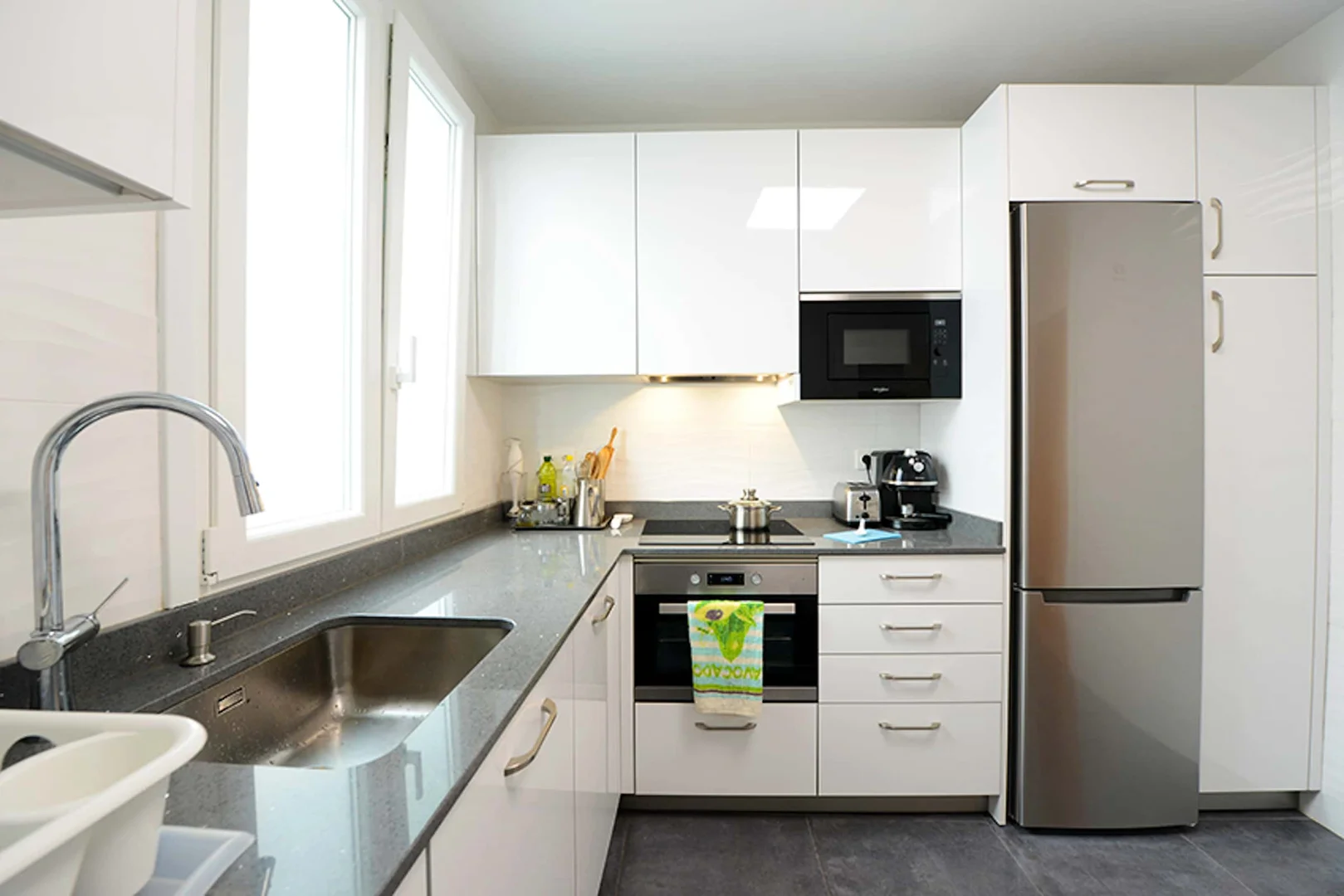 Quarto de estudante económico com localização conveniente em