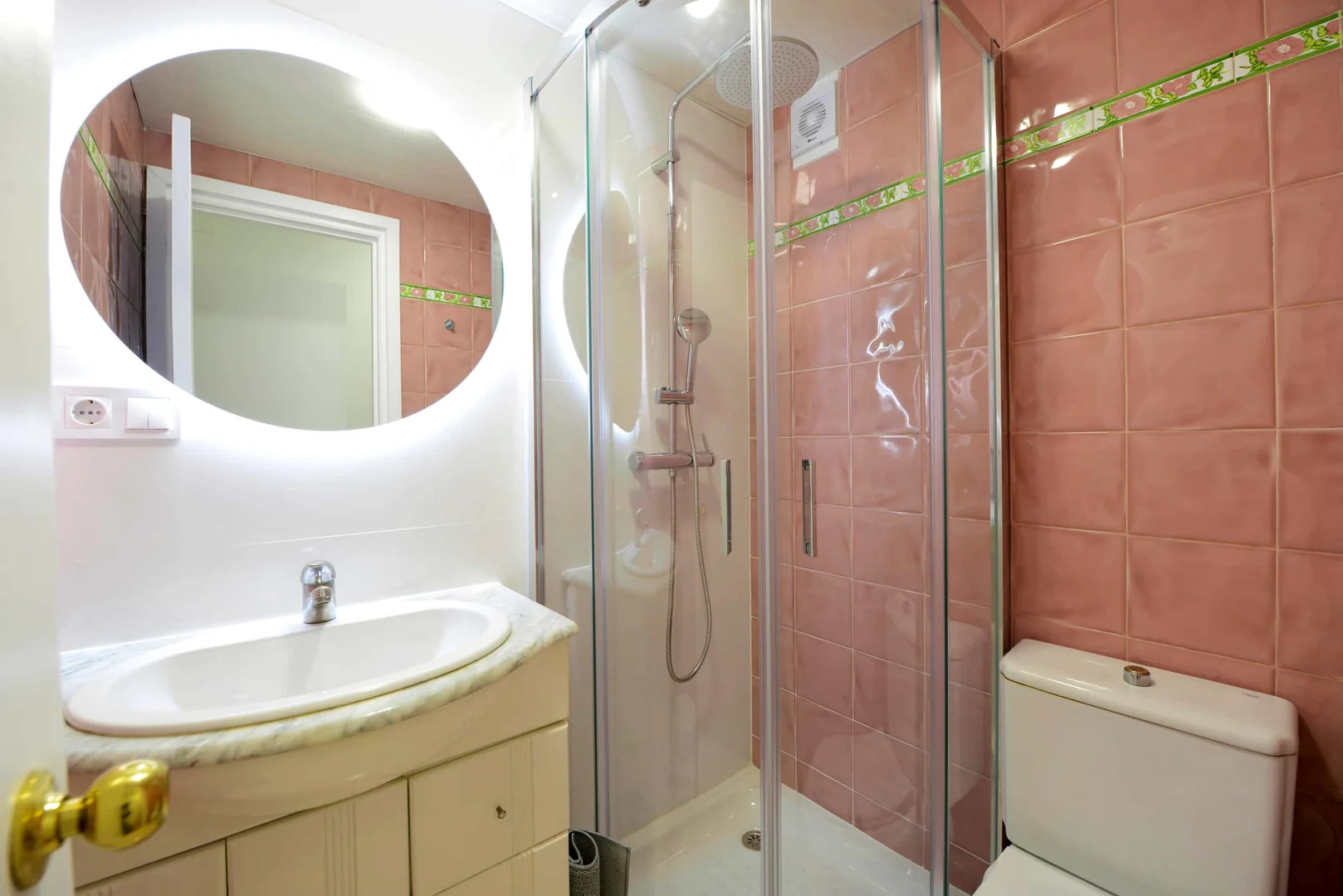 Quarto amigo do estudante em com comodidades modernas