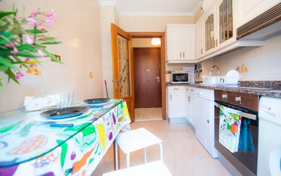 Quarto privado em Maurice Ravel Etorb., 48007 Bilbo, Bizkaia, Spain, imagem 2 de 20