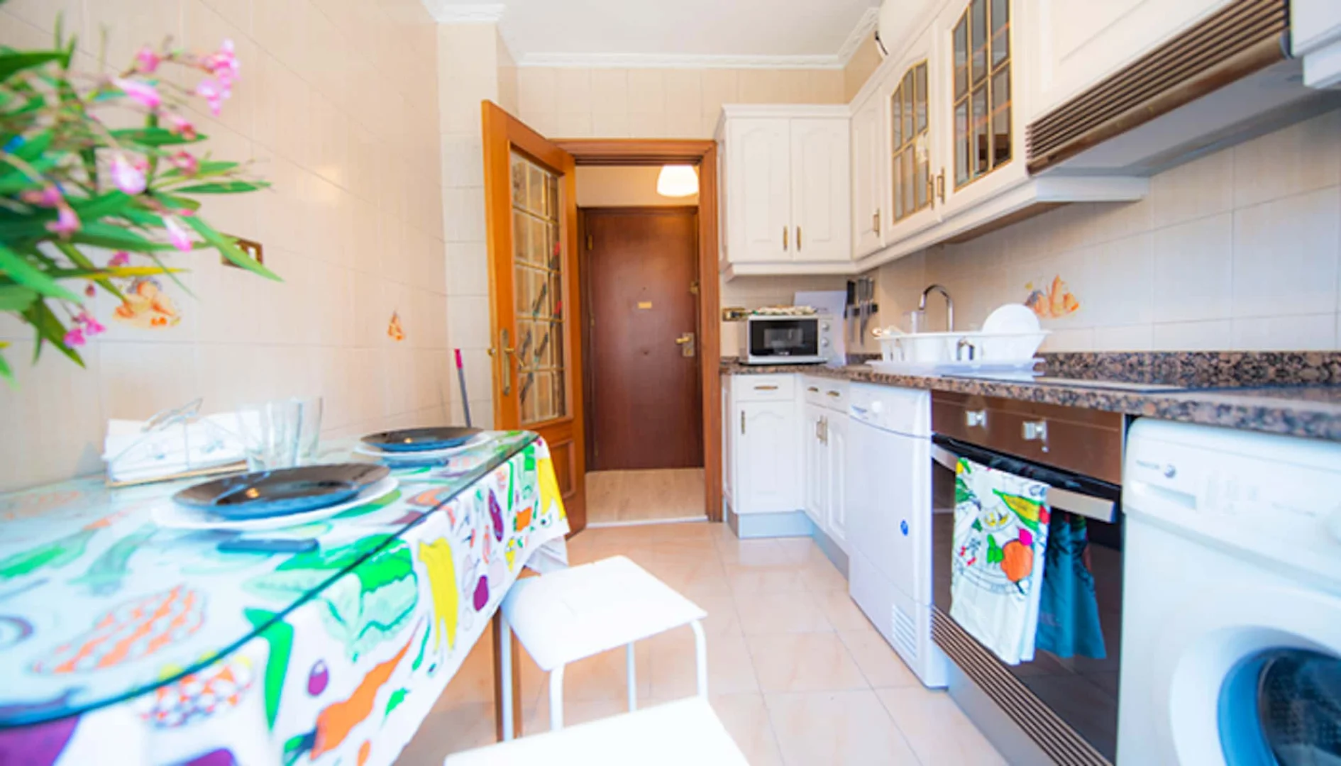 Quarto de estudante económico com localização conveniente em
