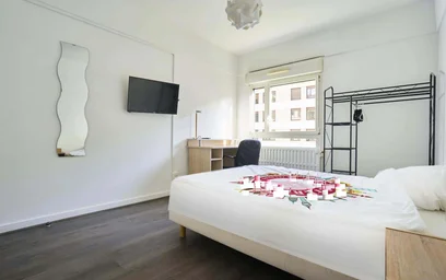 Private room at 1 Rue Cardinal Suhard, 51100 Reims, France, image 2 of 15