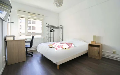 Private room at 1 Rue Cardinal Suhard, 51100 Reims, France, image 1 of 15
