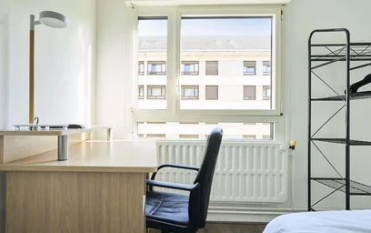 Private room at 1 Rue Cardinal Suhard, 51100 Reims, France, image 4 of 15