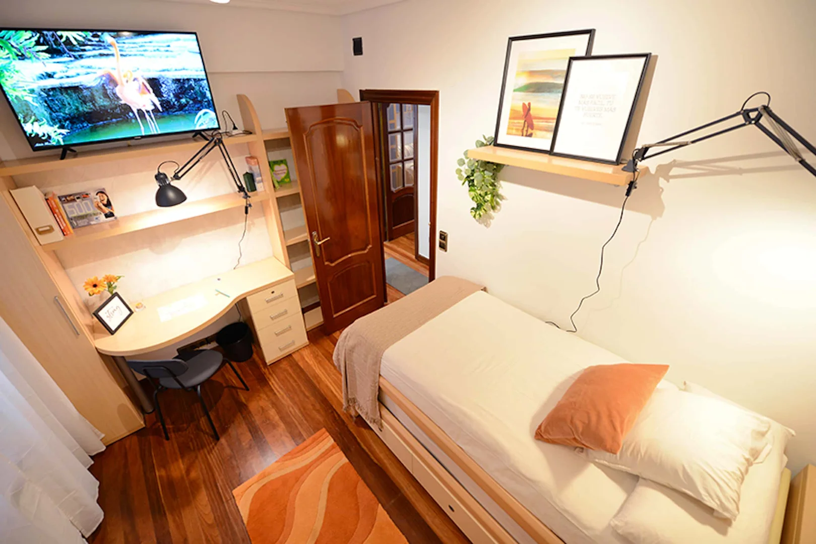 Quarto para alugar em apartamento de estudantes em , totalmente mobilado