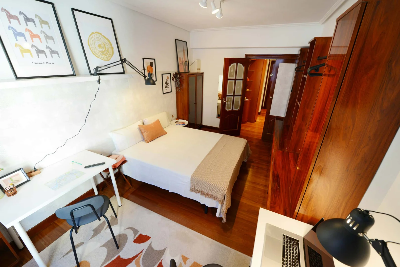 Quarto amigo do estudante em com comodidades modernas