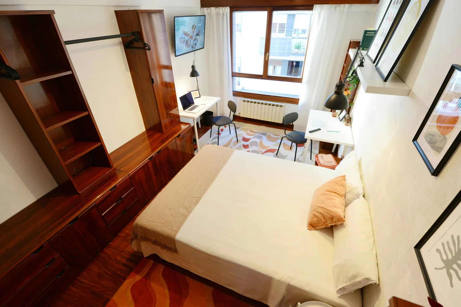 Quarto para alugar em apartamento de estudantes em , totalmente mobilado
