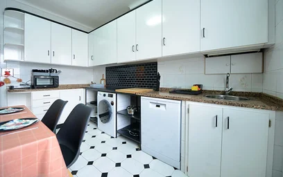 Quarto privado em Ramón y Cajal Etorb., 48014 Bilbo, Bizkaia, Spain, imagem 16 de 19