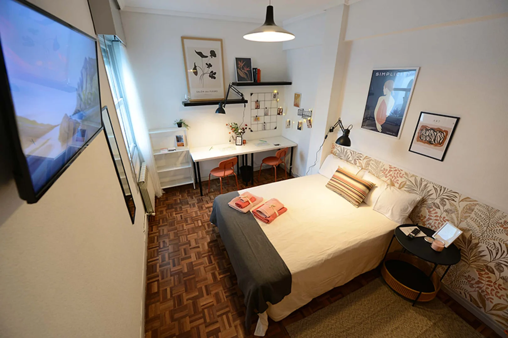Quarto para alugar em apartamento de estudantes em , totalmente mobilado