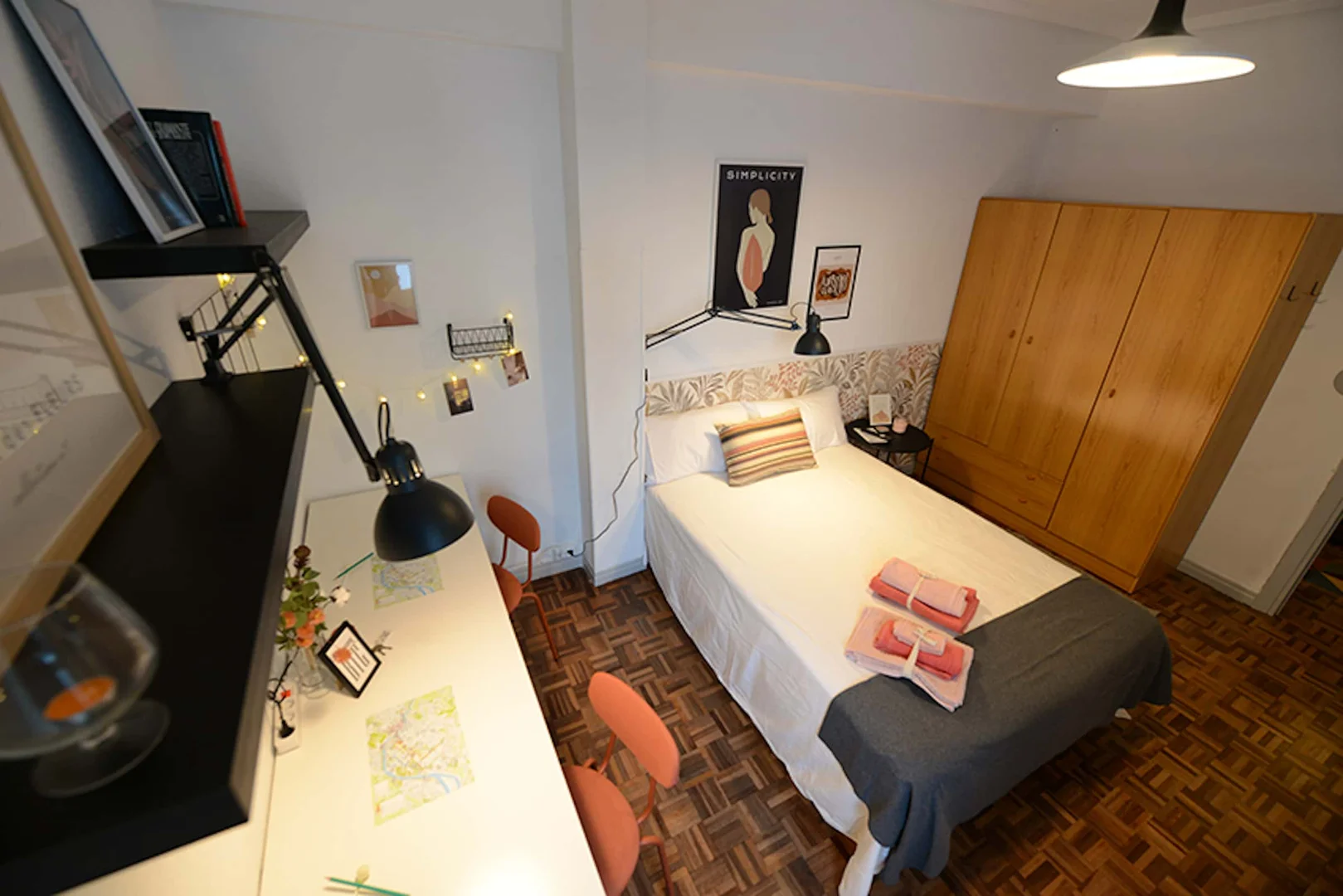 Quarto amigo do estudante em  com comodidades modernas