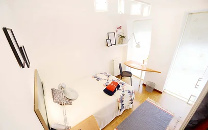 Private room at Julián Zugazagoitia Kalea, Ibaiondo, 48003 Bilbo, Bizkaia, Spain, image 2 of 25