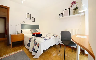 Private room at Julián Zugazagoitia Kalea, Ibaiondo, 48003 Bilbo, Bizkaia, Spain, image 5 of 25