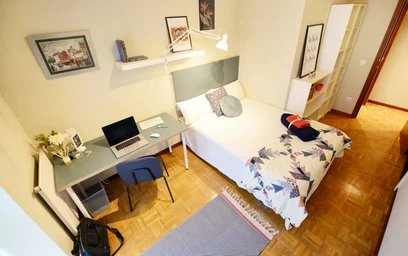 Quarto privado em Julián Zugazagoitia Kalea, Ibaiondo, 48003 Bilbo, Bizkaia, Spain, imagem 2 de 23