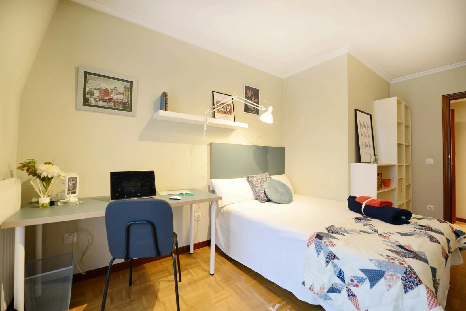 Bright and airy student room with easy university access in